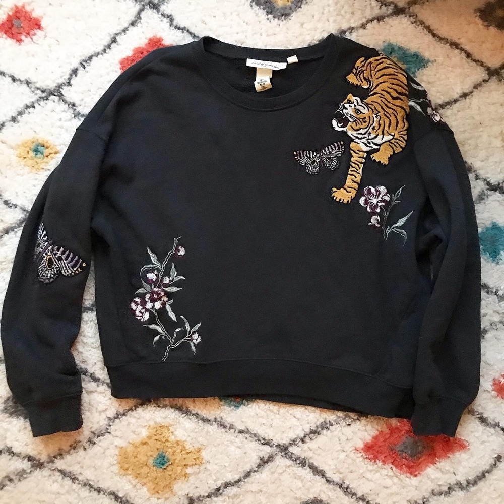 H&M Tiger & Floral Embroidered Sweatshirt 🐅🖤